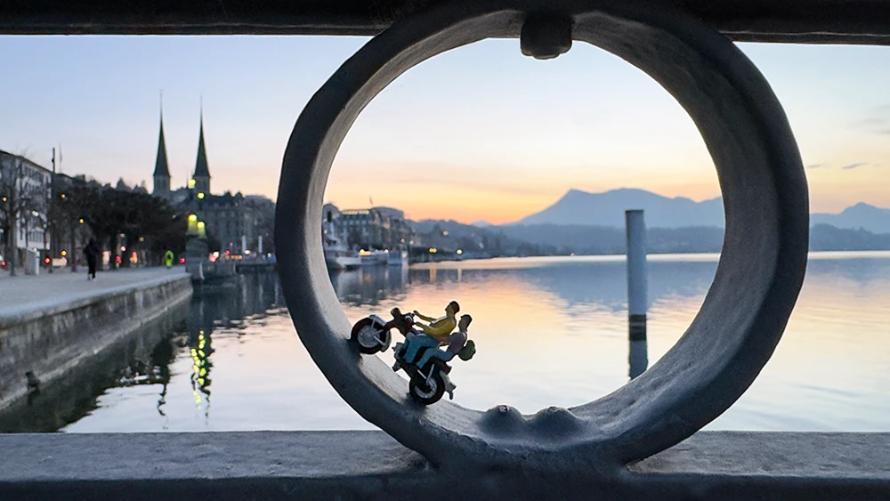 Motorrad-Fahrer_Looping.webp